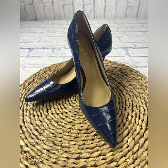 Lauren Ralph Lauren Navy Croc-Patterned Heels. Size 8B - Picture 1 of 10